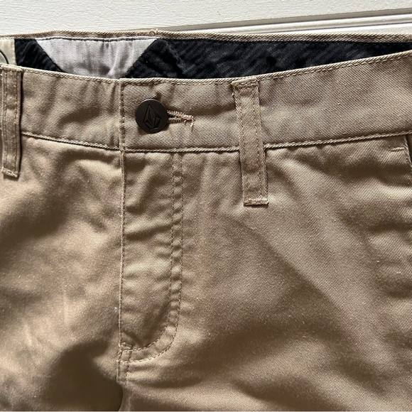VOLCOM youth size 10 casual tan coloured shorts - Picture 2 of 5